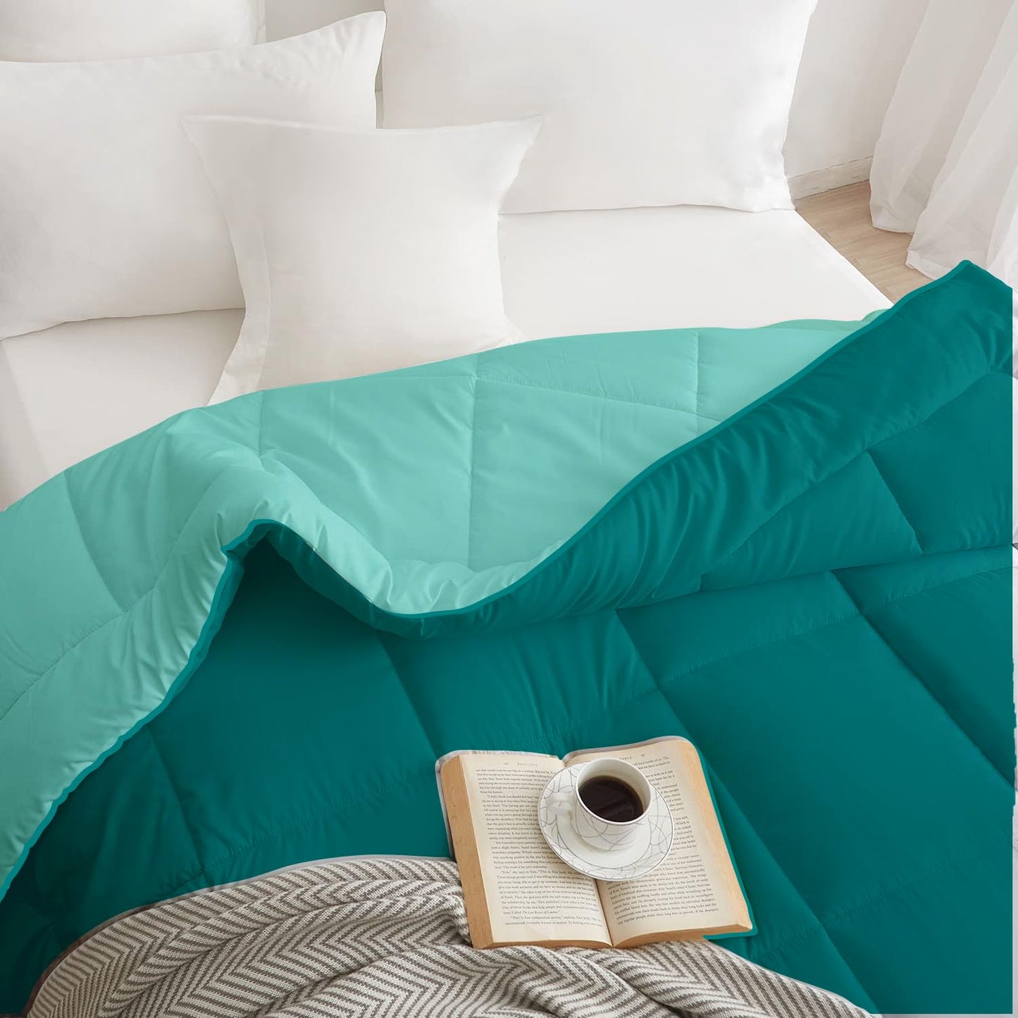 200 GSM Microfiber AC Double Comforter - Teal and Mint Green